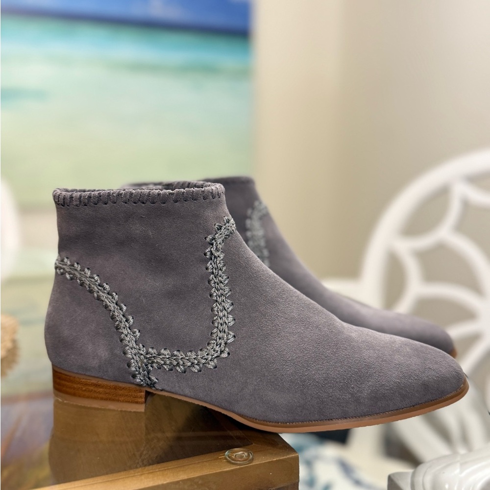 NWO Box Jack Rogers Gray Suede Ankle Boots Size 8.5 never used